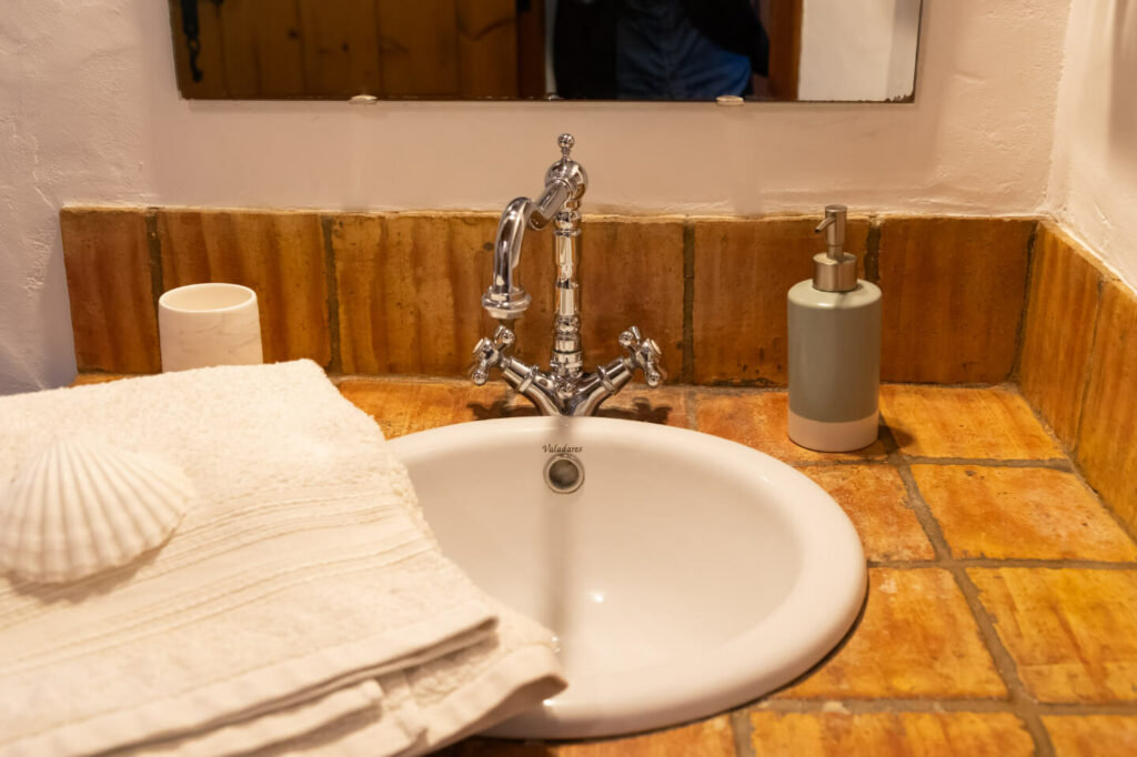 lavatório da casa de banho do apartamento no Monte da Casteleja